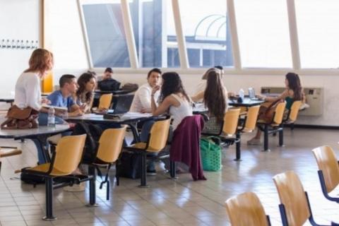 Piazza Studenti prima dei nuovi arredi Piazza Studenti prima dei nuovi arredi